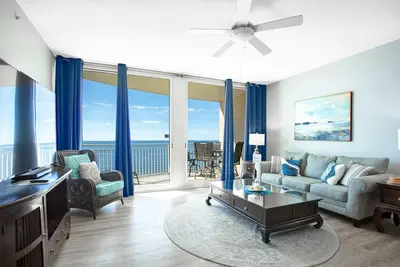 Image de Condo De Luxe Aqua 1704 - RÉNOVÉ Nouveau! Chaises De Plage! Vues À Couper Le Souffle!