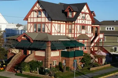 Image de Méga-Mansion 11 ou 15 chambres à coucher / Couchage de 5 à 40 ans ou plus, 12e centrale + centrale, Famille populaire / Retraite