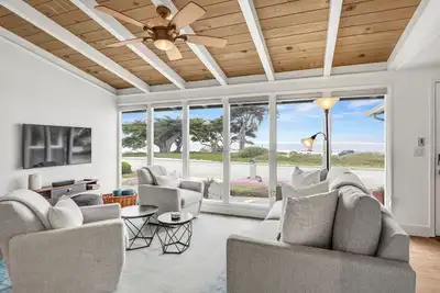 Image de Accueil Ocean Front sur le pittoresque Oceanview Blvd - Vues spectaculaires!