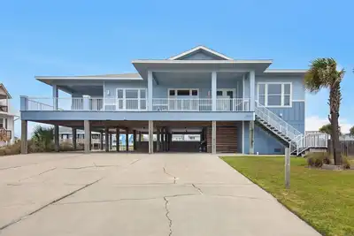 Image de Génial 7br / 5. 5ba Beach Home avec piscine privée - entièrement rénové! 25 personnes!