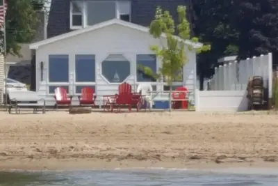 Image de Maison En Bord De Mer Avec Belle Plage De Sable, SITUÉE En Ville