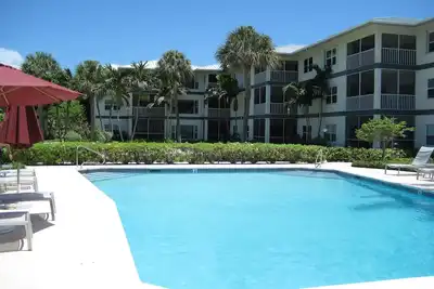 Image de 3 Cac condos sur 7 Mile Beach, Ocean Views, pas de la plage