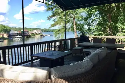 Image de 4br / 2ba et 2 espaces de vie. Grande terrasse. Double Dock pour 10 personnes