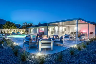 Image de Le luxe moderne et confortable rencontre le charme et la fantaisie!