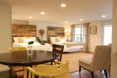 Suite superbement aménagée, pâtés de maisons du lac Green, entrée privée, pour 4 personnes