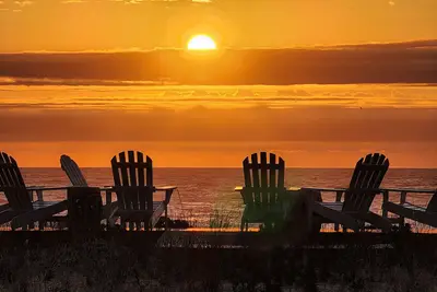 Image de Ocean Front House avec une plage privée et un jardin de dunes