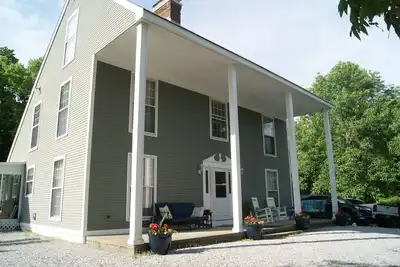Image de Retraite privée au bord du lac avec le mont. Vues sur 10 acres avec des sentiers pédestres pittoresques