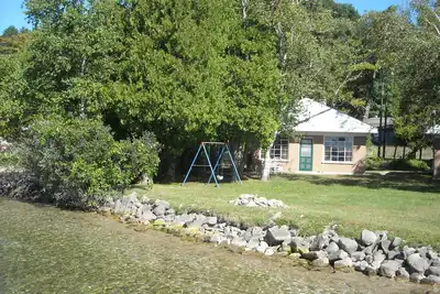 Image de Restez sur l'eau - Incroyable Crystal Lake Lake Front Cottage!