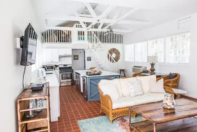 Image de Cavalier Cottage à Ruby Dog sur B