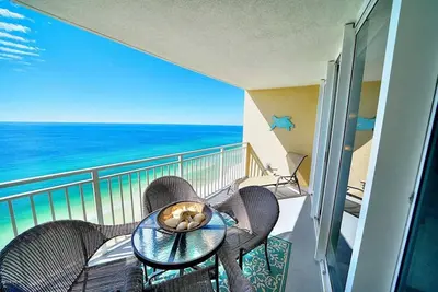 Image de Condo en bord de mer. Une vue imprenable. TRÈS Proche Pier Park. Parfait pour les familles.