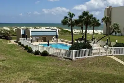 Image de Affordable Beach Front Condo