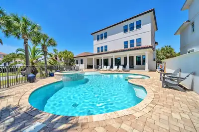 Image de Luxurious Beach Estate, 22 personnes, piscine privée, accès à la plage privée!