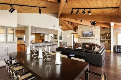 Image de Nouveau! ! Magnifiquement rénové 5 Chambre, 5 1/2 Bath Snowmass Village Accueil