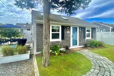 Image de Beachcamp Cottage + Ă seulement 50 pas de la plage + Mise Ă jour et proche de tout!
