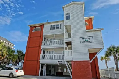 Image de Oceanfront 3br / 2ba condo petit complexe avec piscine chauffée intérieure / extérieure!