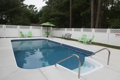 Image de Piscine privée, remise de 1 100 $ pour les 6 au 13 juillet et du 10 au 17 août, près de la plage!