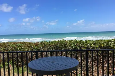 Beachfront Sand Dollar Shores / Détendez-vous en écoutant les vagues!