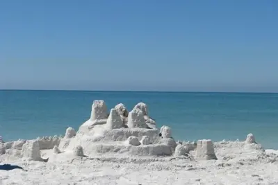 Image de * Anna Maria Island * 2bed / 2bath * ENTIÈREMENT STOCKÉ * COMPLÈTEMENT Mis À Jour / Bien Maintenu *