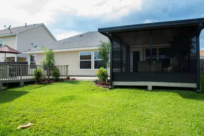 Image de Réduction de 2 000 pieds carrés pour la maison de luxe - Nouveaux Animaux De 3 Bdrm | Sleeps 8! !
