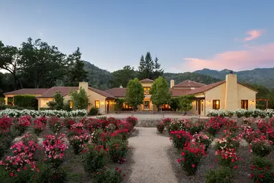 Image de Luxueux Napa Valley Estate entouré de vignobles