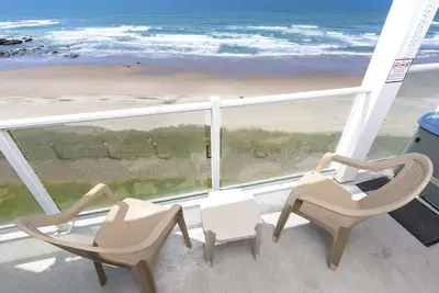 Image de Superbe étage en bord de mer avec OceanMaster, bain à remous privé et cheminée