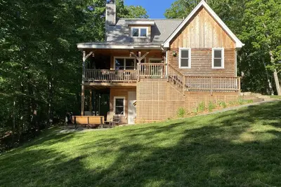 Image de Whisper Creek Lodge! Suite de niveau inférieur!