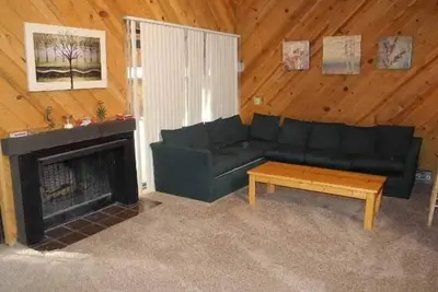 Image de Marchez jusqu'aux remontées mécaniques de Canyon Lodge! Garage privé pour deux voitures. Prix abordable deux chambres deux salles de bain plus condo loft. Internet sans fil haut débit gratuit. Pas de frais de nettoyage. Courchevel # 8