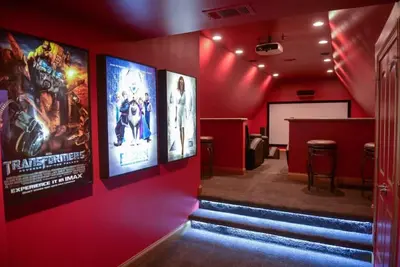 Image de City Park 4500 pieds carrés 4 lits 4 Bath Spider Man Theatre. 15 min au quartier français.