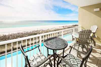 Image de Quatrième étage avec vue sur l'océan, récemment rénové, décor Platinum, service de plage - we412