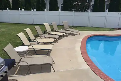 Image de Grande piscine et plage pour une escapade