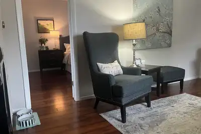 Image de Cottage confortable * Animaux acceptés * À pied de Old Roseville