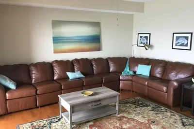 Image de Nouveau Condo De Luxe 3 L \/ 2 Bains Avec Lac Front Et Plage PRIVÉE