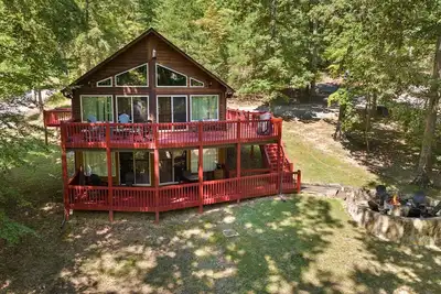 Image de Cabine y compris bateau Slip \/ Stone Fire Pit \/ Gratuit Wifi \/ Roku dans la Communauté de Golf