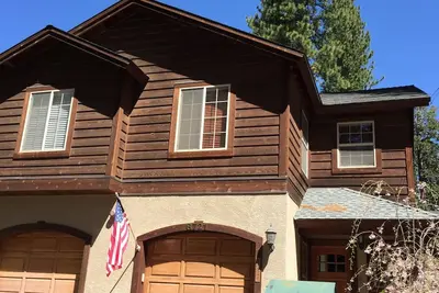Image de Spacieux, moderne North Lake Tahoe Maison de ville