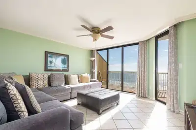 Image de Charleston Coast Vacations 'Tides of 5' ~~ Great Oceanfront Condo ~~ Pool Access ~~ Balcony ~~ Wi-Fi