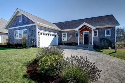 Image de Superbe 4 chambres 3 salles de bain New Home walkable 3/4 mile de la plage et 1/2 mile de la ville!