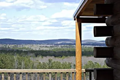 Image de Le Chalet Pine - Chalet en bois massif Connexion avec vue superbe!