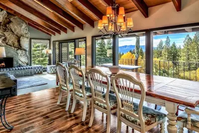 Image de Amazing 9br, 8. 5ba, Lac Views, Cuisine du chef, bain à remous, bonnes critiques!