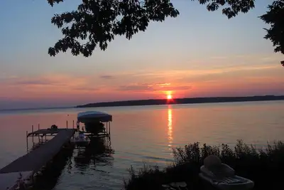 Image de Grandview Beach Cabin sur le magnifique lac Mullet / Téléphoner au meilleur tarif / 989-860-0013