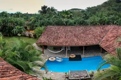 Image de Piscine privée et jardin ~ Escapade isolée ~ Minutes de la plage
