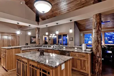 Image de Peak 8 Luxury Lodge avec bain à remous