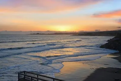Image de Une des deux unités dans un emplacement fantastique à front de mer.