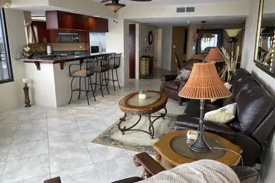 Image de Grand 12e étage de luxe Oceanfront 2 Br / 2 Ba