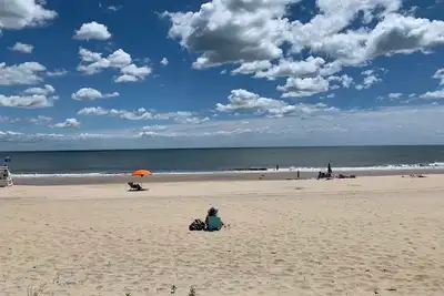 Image de Oceanfront Beachfront Home, à quelques pas de l'océan