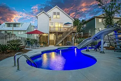 Image de Nouvelle maison, vue sur la mer, cour privée, piscine chauffée, toboggan, croisière au coucher du soleil automne \/ printemps
