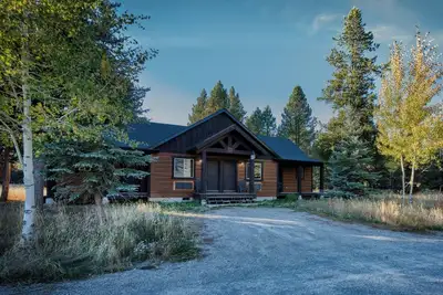 Image de Dormez 6 confortablement - 30 min du parc de Yellowstone!