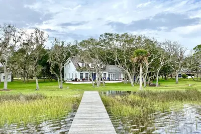 Image de Intracoastal Waterfront House sur une île privée entourée de parcs nationaux