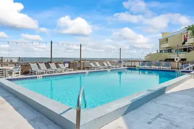 Image de Maison de ville Waterview en Navarre en Floride! 8 couchages; Complexe comprend Piscine,