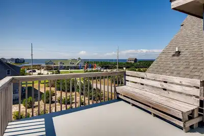 Seulement 2 lots de la plage! Oceanview-Avon, Kid-Friendly, Hot Tub, Accès facile à la plage
