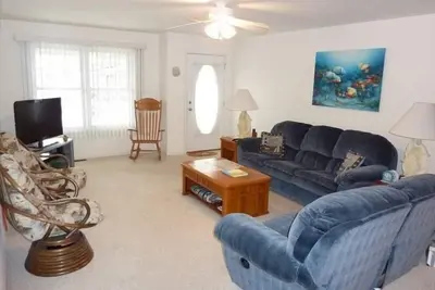 Image de 4 Br / 3 salles de bains appartement avec 2 Master Br 1. 5 blocs de la plage à Wildwood